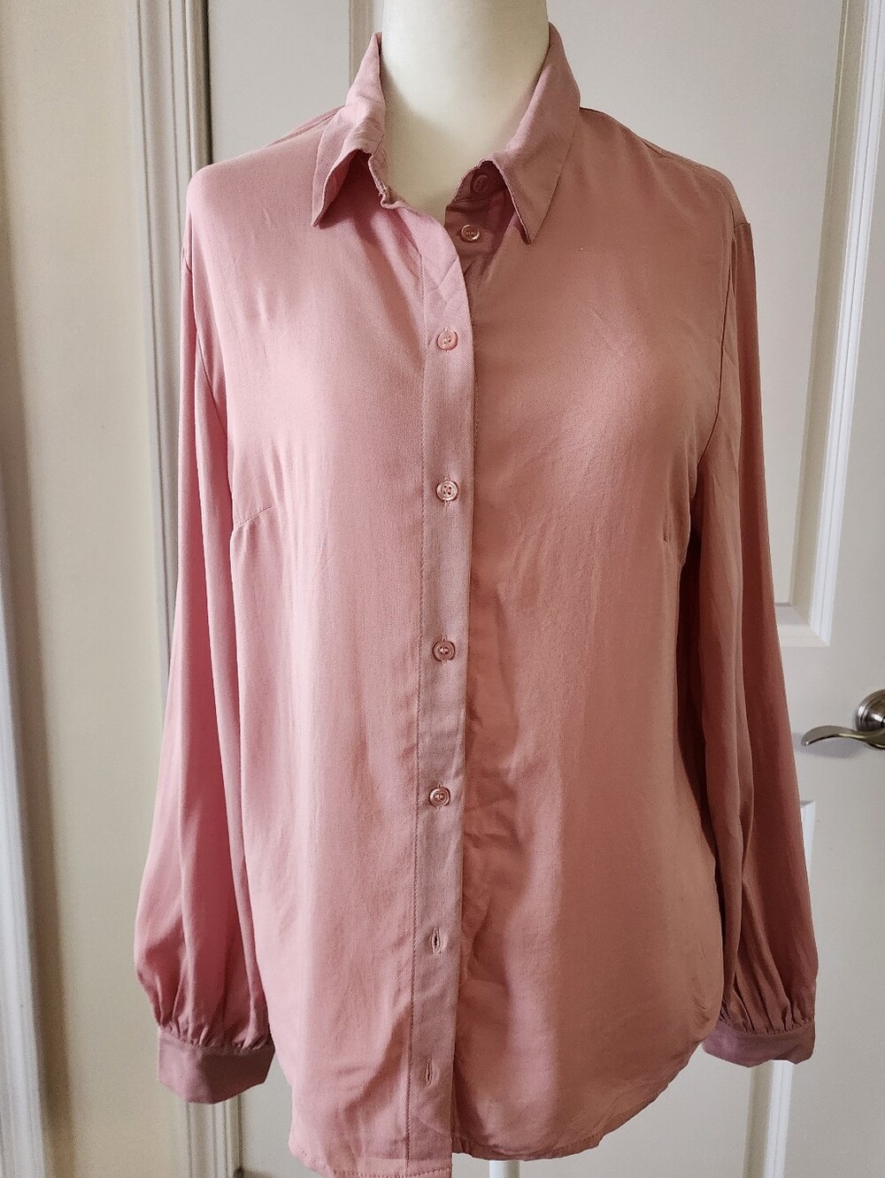 Women's Long-Sleeve Button-Down Shirt in Dusty Rose